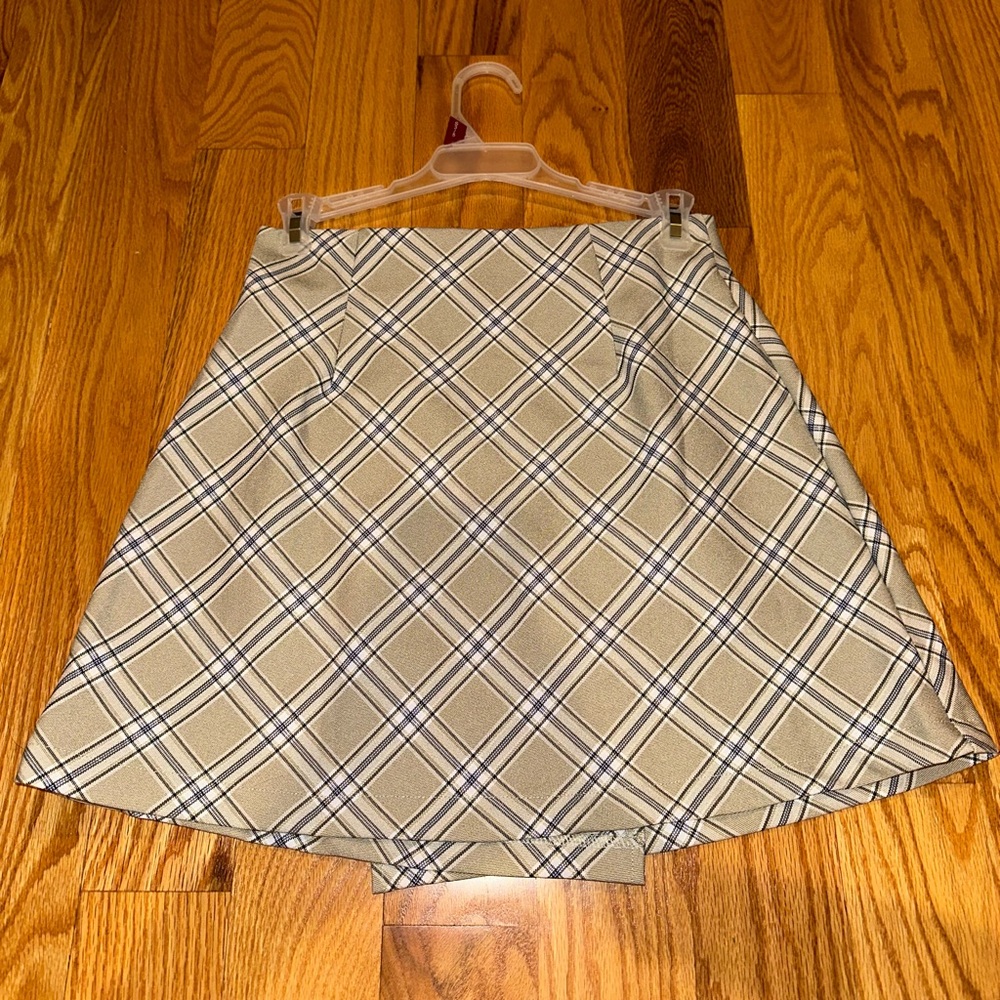Princess Polly Mini Skirt - Women’s Size 4